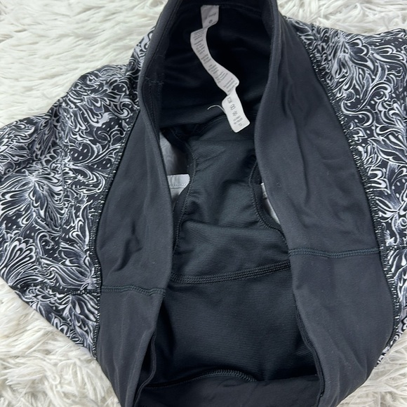 Lululemon Speed Up Short *2.5" Infinity Speed Up Short Alpine White Black - Picture 3 of 5